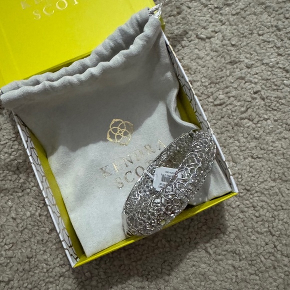 NWT Kendra Scott Abbie Statement Bracelet S/M - Picture 3 of 3